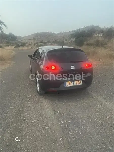 Usado Seat Leon Sport 105 CV (77 kW) 2006 Negro Utilitario