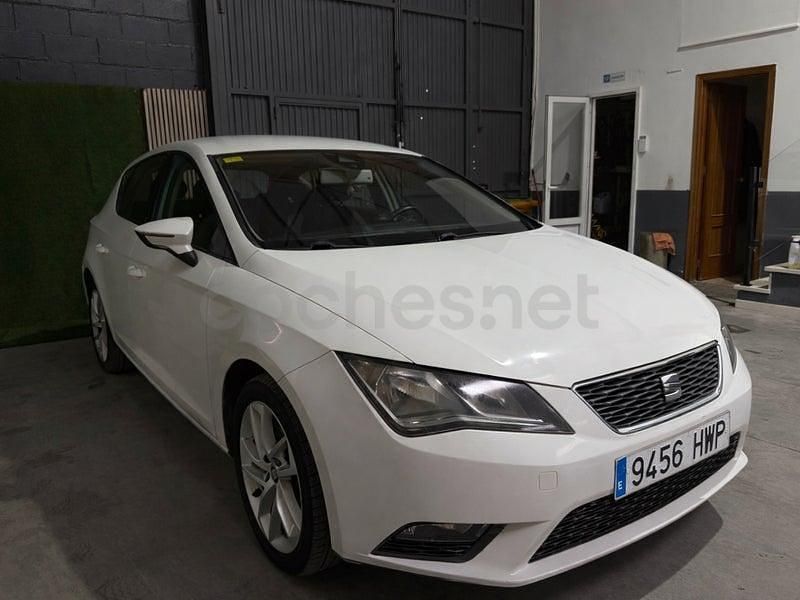 Usado Seat Leon Style 105 CV (77 kW) 2014 Blanco Berlina