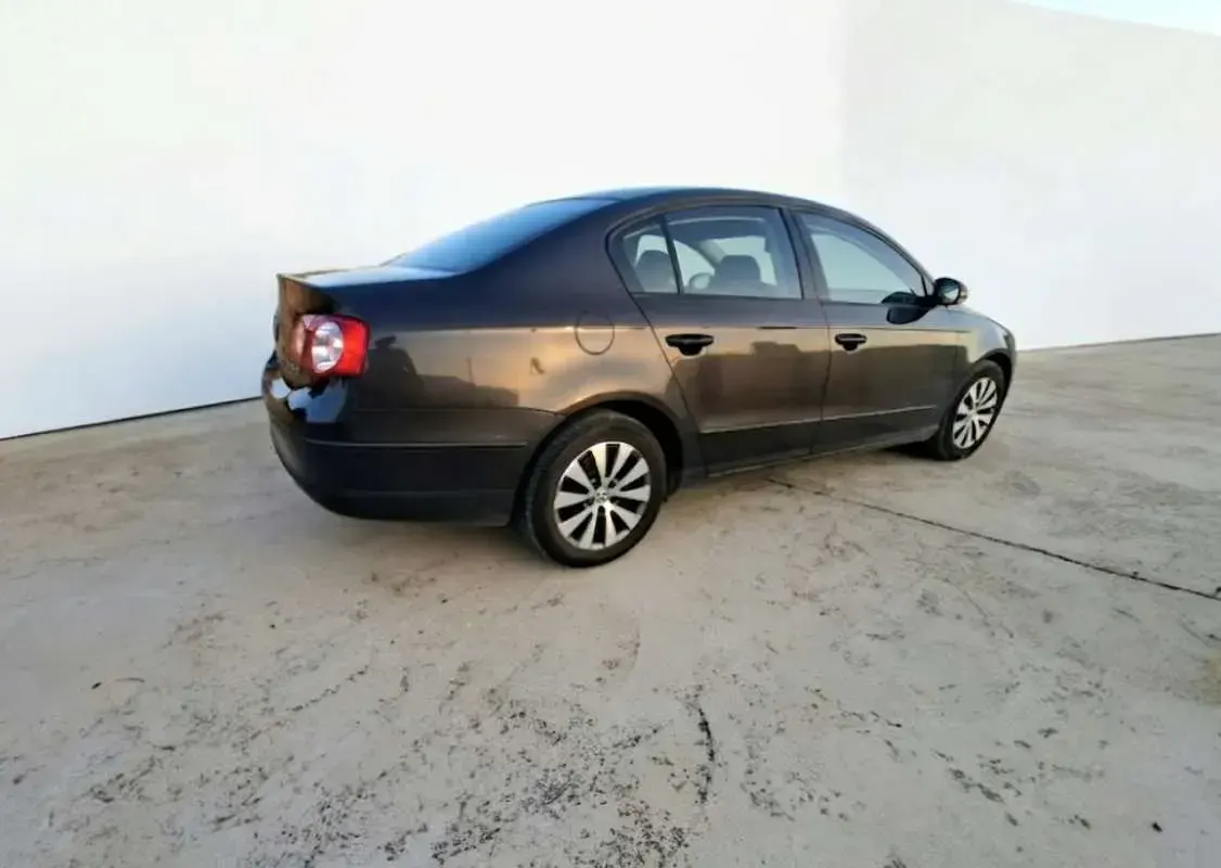 Usado VW Passat Advance 140 CV (102 kW) 2010 Marrón Berlina
