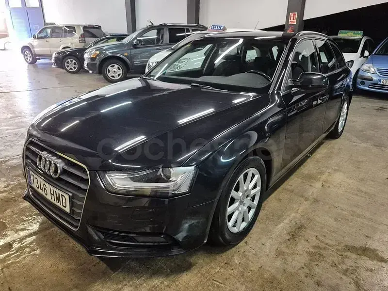 Usado Audi A4 136 CV (100 kW) 2012 Negro Familiar