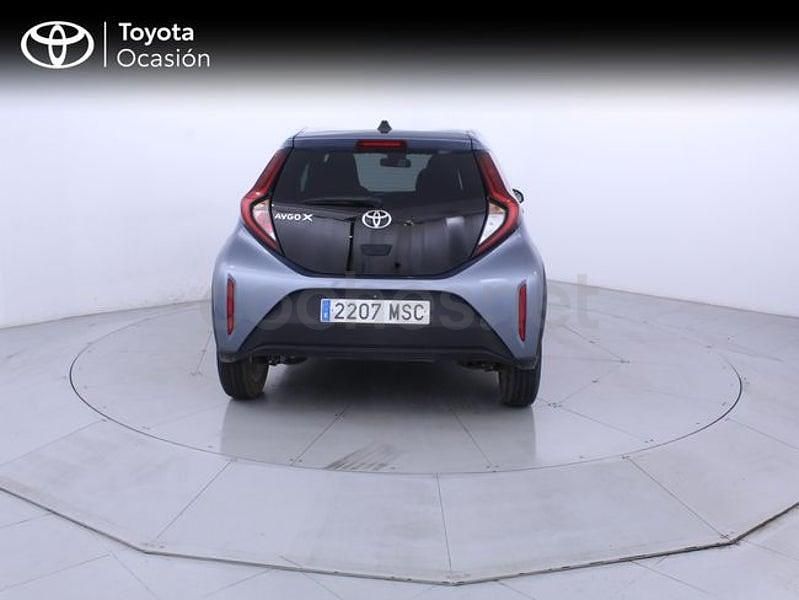 Usado Toyota Aygo X Play 72 CV (52 kW) 2024 Gris / plata SUV