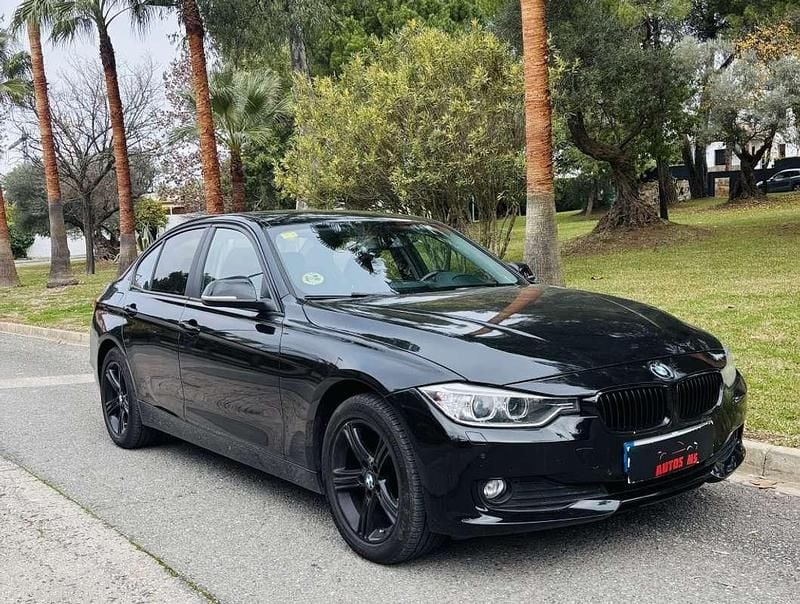 Usado BMW 318 Comfort Edition 143 CV (105 kW) 2014 Negro Berlina