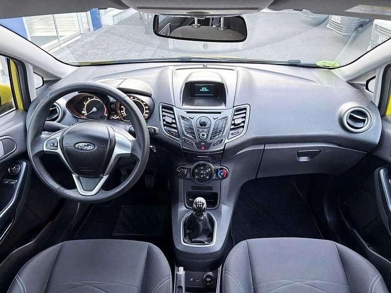 Usado Ford Fiesta Trend 82 CV (60 kW) 2014 Amarillo Utilitario