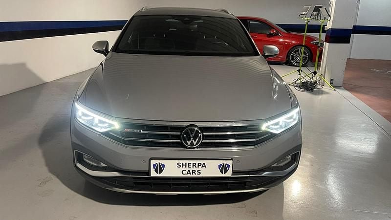 Usado VW Passat Alltrack 200 CV (147 kW) 2022 Gris Familiar