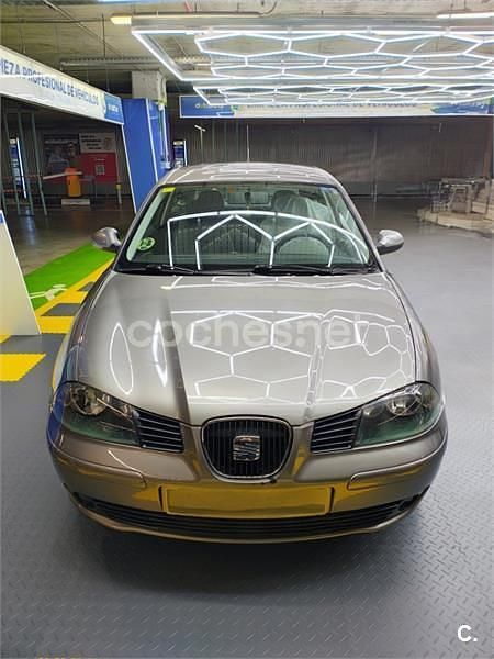 Usado Seat Ibiza 75 CV (55 kW) 2003 Gris / plata Berlina