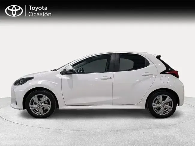 Usado Toyota Yaris Active 116 CV (85 kW) 2025 Blanco Utilitario