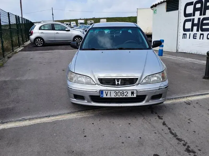 Usado Honda Accord LS 136 CV (100 kW) 1998 Gris / plata Berlina