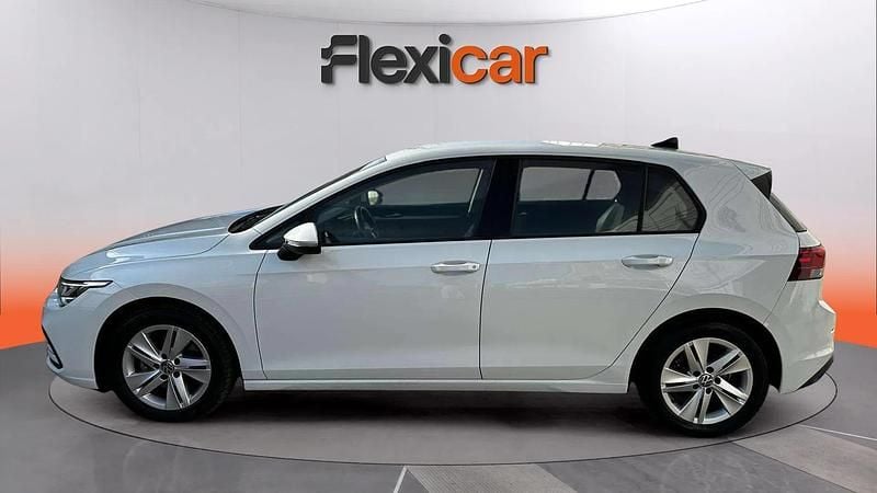 Usado VW Golf VIII 110 CV (80 kW) 2021 Blanco Familiar