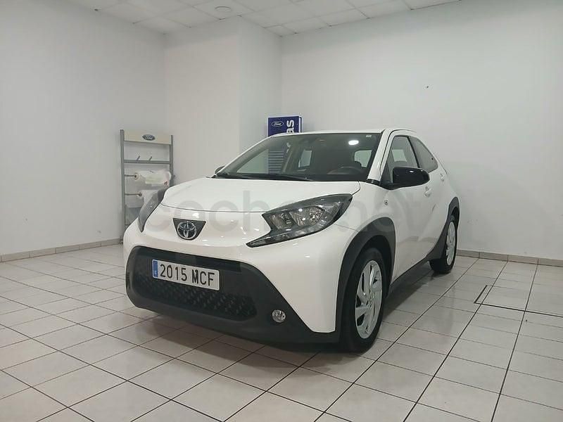Usado Toyota Aygo X Play 72 CV (52 kW) 2023 Blanco SUV
