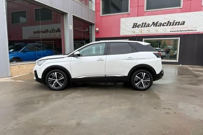 Usado Peugeot 3008 Allure 131 CV (96 kW) 2019 Blanco Monovolumen