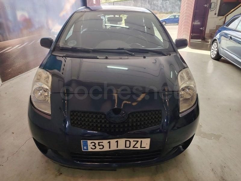 Usado Toyota Yaris Luna 87 CV (63 kW) 2006 Azul Berlina