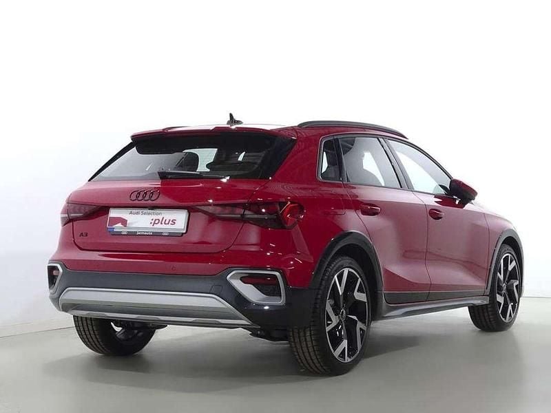 Uusi Audi A3 Advanced 150 HP (110 kW) 2025 Punainen Katumaasturi