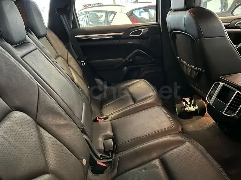 Usado Porsche Cayenne 245 CV (180 kW) 2012 Gris / plata SUV