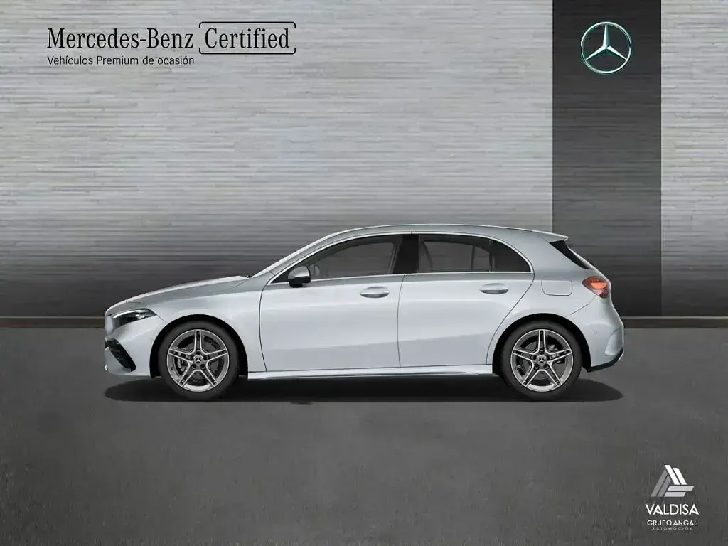 Usado Mercedes A180 136 CV (100 kW) 2025 Plata hightech Berlina