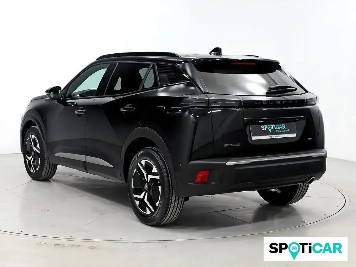 Usado Peugeot 2008 GT 131 CV (96 kW) 2024 Negro SUV