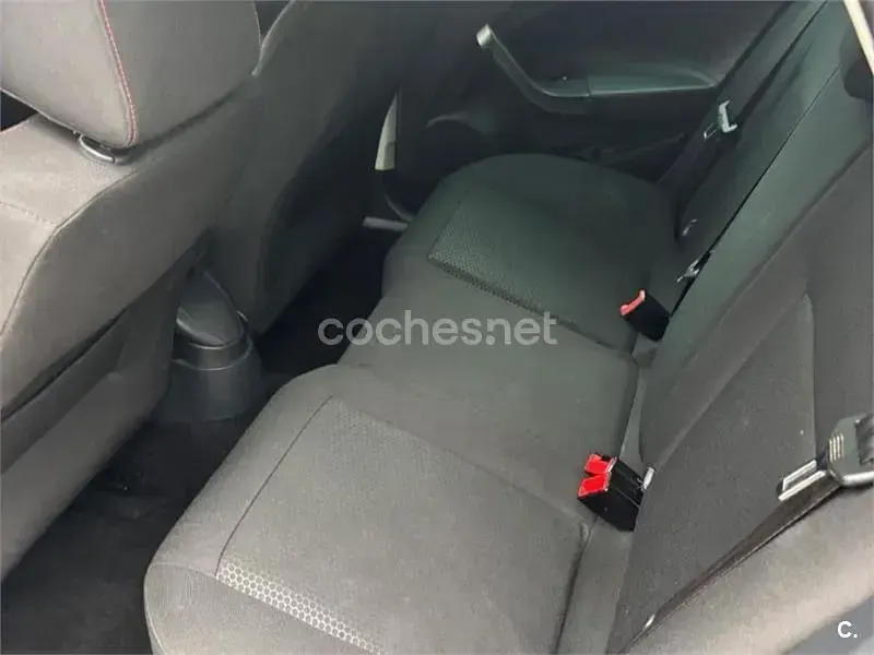 Usado Seat Ibiza ST Style 105 CV (77 kW) 2012 Negro Familiar