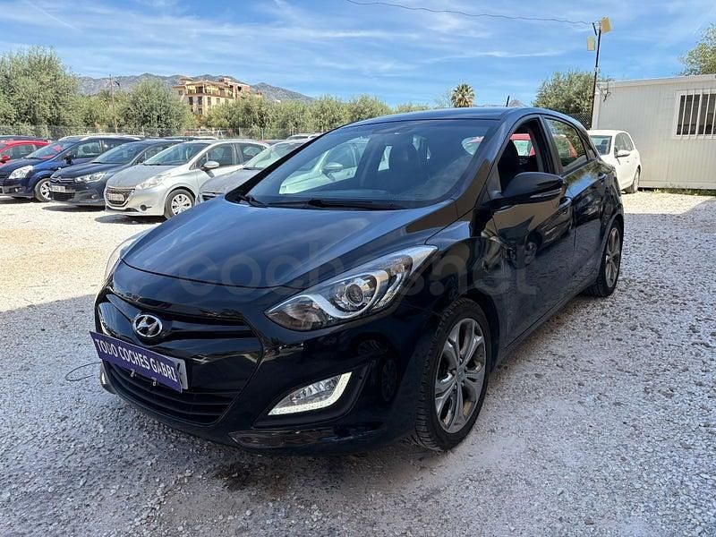Usado Hyundai i30 110 CV (80 kW) 2012 Negro Berlina