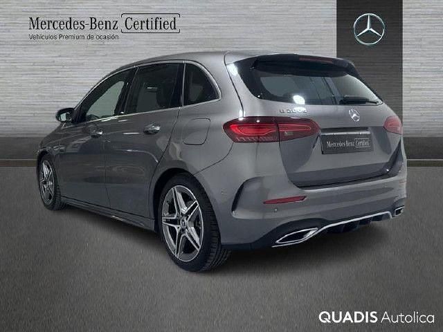 Usado Mercedes B200 AMG line 150 CV (110 kW) 2025 Gris montaña Monovolumen