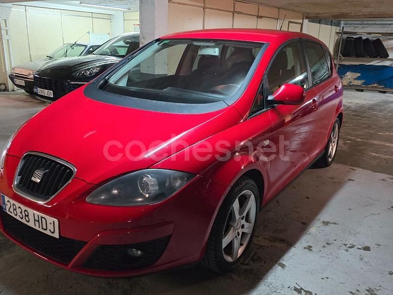 Usado Seat Altea Style 160 CV (117 kW) 2011 Rojo Monovolumen