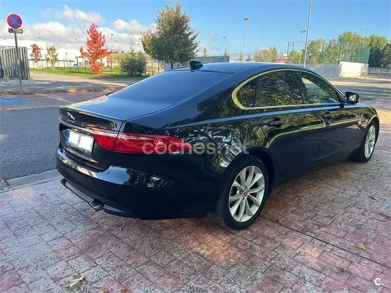 Usado Jaguar XF Prestige 240 CV (176 kW) 2017 Negro Berlina