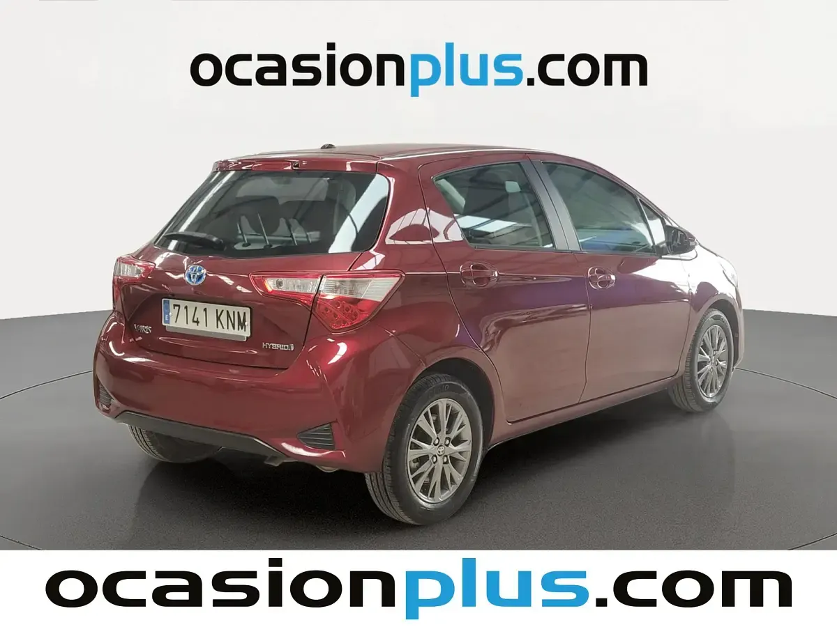 Usado Toyota Yaris Active 100 CV (73 kW) 2018 Rojo Utilitario