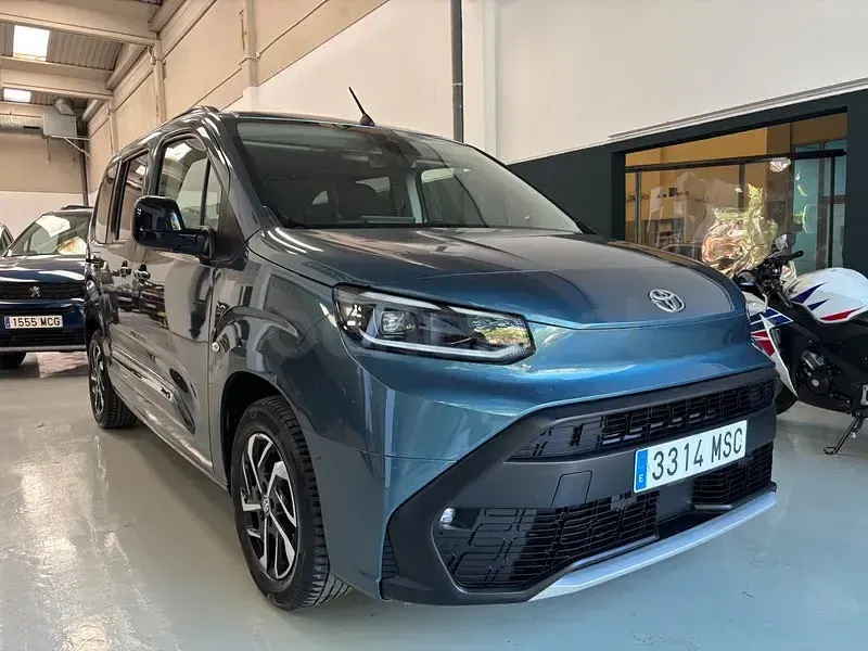 Usado Toyota Proace Verso Active 131 CV (96 kW) 2024 Gris / plata Familiar