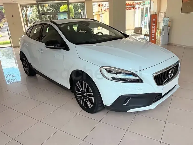 Usado Volvo V40 CC Plus 120 CV (88 kW) 2019 Blanco Familiar