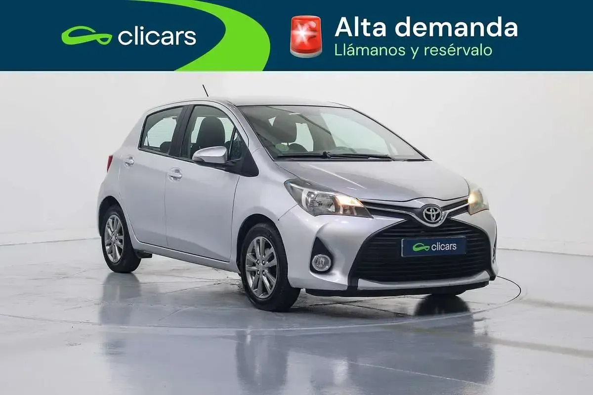 Usado Toyota Yaris City 69 CV (50 kW) 2015 Gris Utilitario