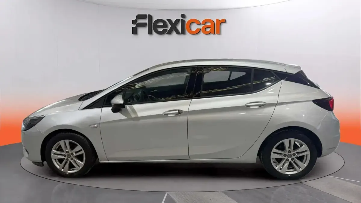 Usado Opel Astra GS Line 131 CV (96 kW) 2020 Gris Utilitario