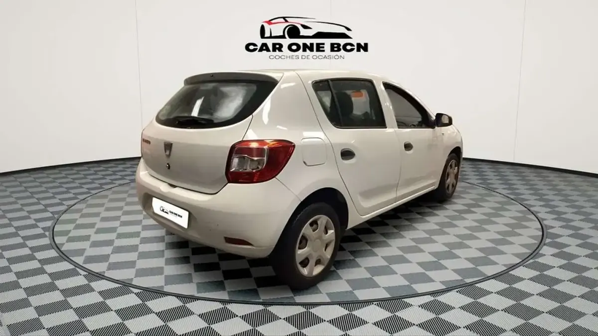 Usado Dacia Sandero Ambiance 75 CV (55 kW) 2015 Blanco Utilitario