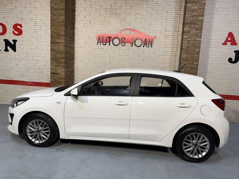 Usado Kia Rio 84 CV (61 kW) 2022 Blanco Utilitario