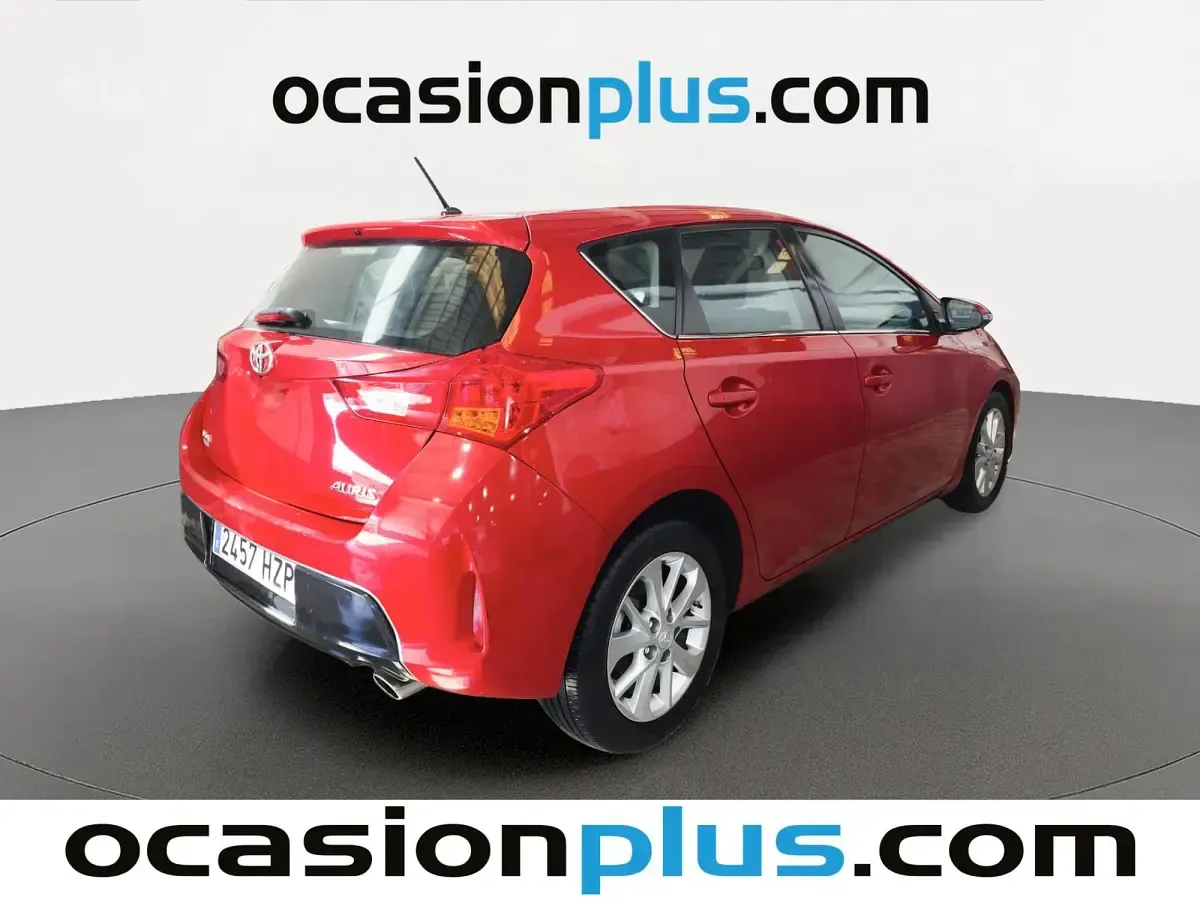 Usado Toyota Auris Active 124 CV (91 kW) 2014 Rojo Utilitario
