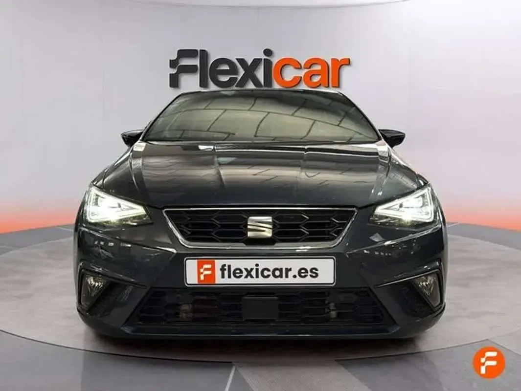 Usado Seat Ibiza FR 110 CV (80 kW) 2021 Gris Utilitario
