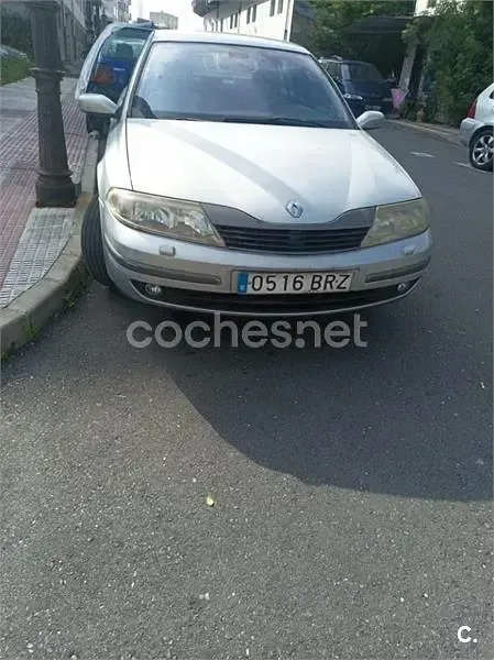 Usado Renault Laguna II Privilege 120 CV (88 kW) 2001 Gris / plata Berlina