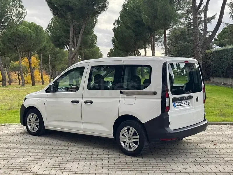 Usado VW Caddy 102 CV (75 kW) 2021 Blanco Monovolumen