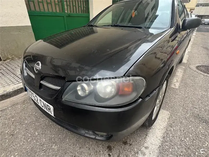 Usado Nissan Almera 136 CV (100 kW) 2003 Gris / plata Berlina