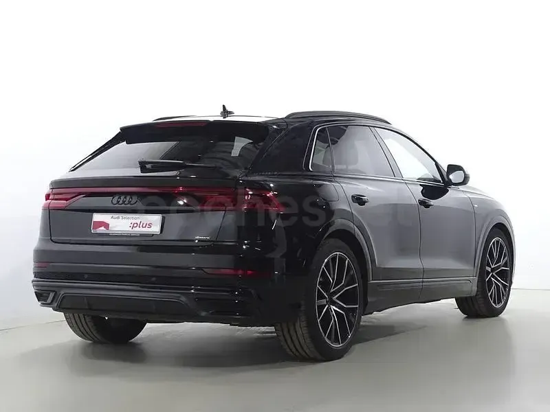 Usado Audi Q8 286 CV (210 kW) 2022 Negro SUV