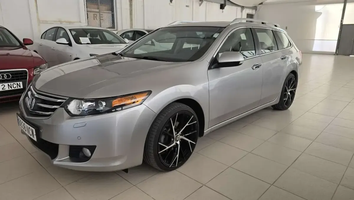 Usado Honda Accord Elegance 156 CV (114 kW) 2011 Gris Familiar