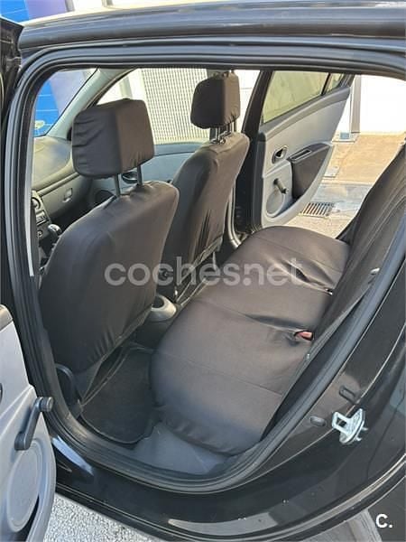 Usado Renault Clio II Privilege 85 CV (62 kW) 2006 Negro Berlina