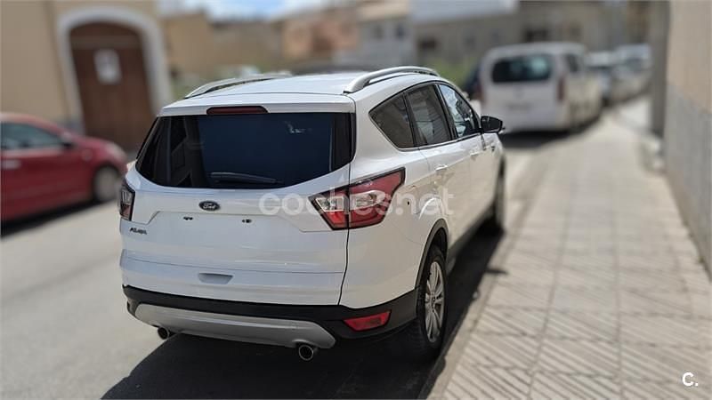 Usado Ford Kuga Trend 120 CV (88 kW) 2019 Blanco SUV