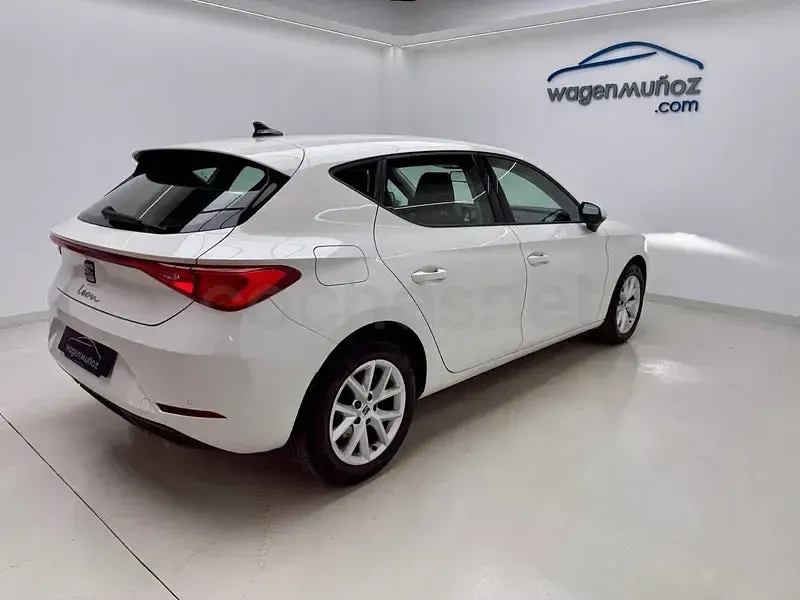 Usado Seat Leon Reference 115 CV (84 kW) 2022 Blanco Berlina