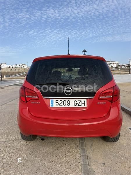 Usado Opel Meriva Essentia 95 CV (69 kW) 2010 Rojo Monovolumen