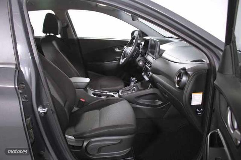 Usado Hyundai Kona 2023 Gris SUV