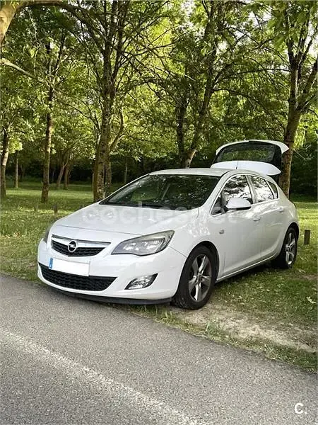 Usado Opel Astra Cosmo 110 CV (80 kW) 2010 Blanco Berlina