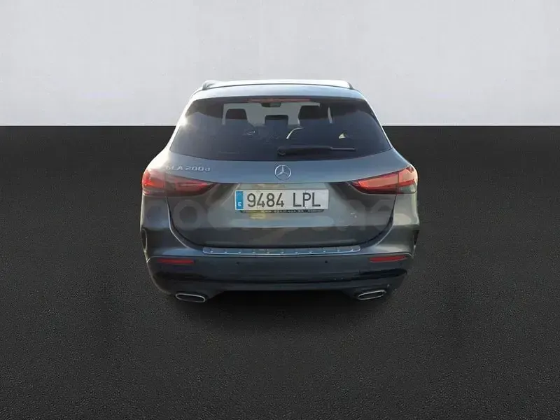 Usado Mercedes GLA200 150 CV (110 kW) 2021 Gris / plata SUV