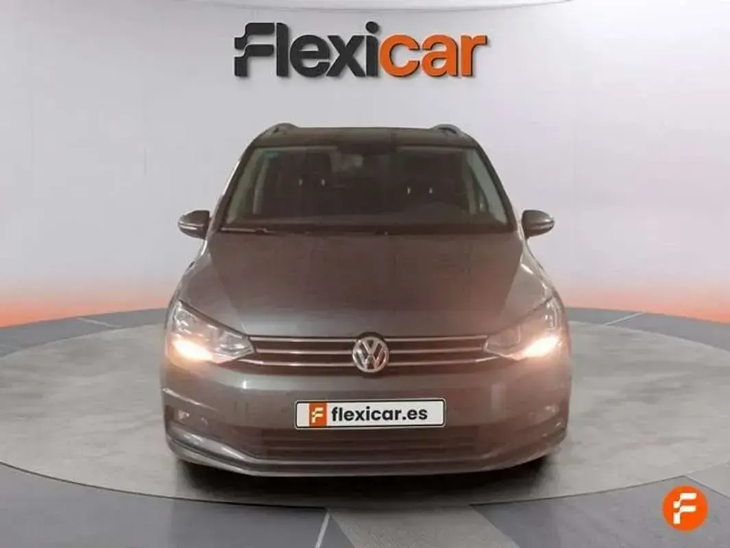 Usado VW Touran Advance 116 CV (85 kW) 2019 Gris Monovolumen