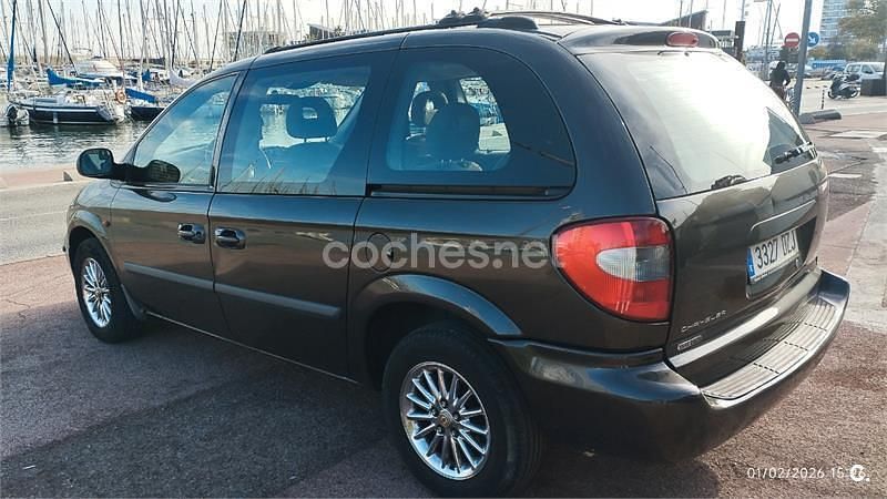 Usado Chrysler Voyager 143 CV (105 kW) 2006 Gris / plata Monovolumen