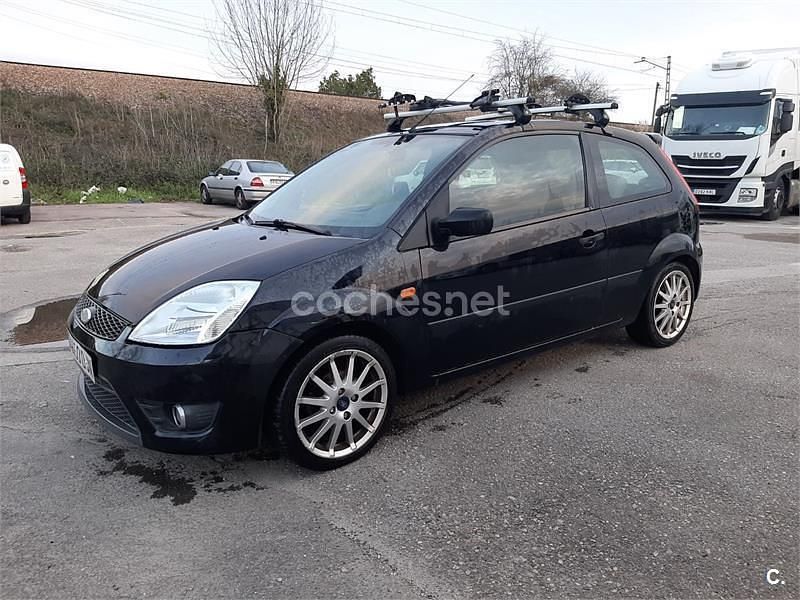 Usado Ford Fiesta Sport 90 CV (66 kW) 2005 Negro Coupe
