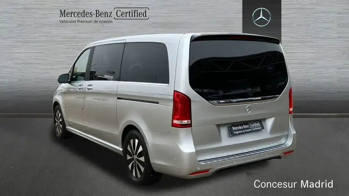 Usado Mercedes EQV300 150 kW (204 CV) 2024 Gris Monovolumen
