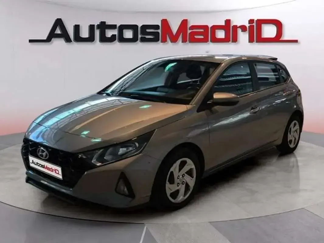 Usado Hyundai i20 101 CV (74 kW) 2022 Gris Berlina